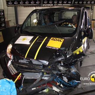 Renault Trafic  - Frontal crash 2012 - after crash