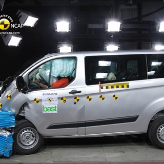 Ford Transit Custom - Frontal crash test 2012