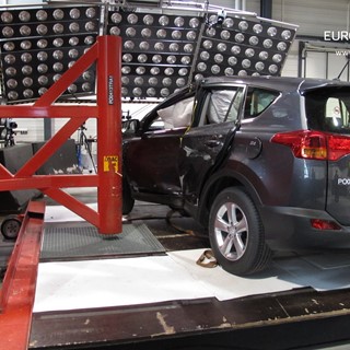 Toyota RAV4 - Pole crash test 2013 - after crash