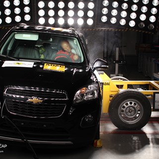 Chevrolet Trax - Side crash test 2013