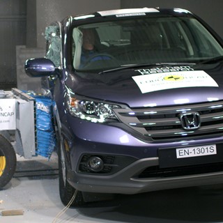 Honda CR-V -Side crash test 2013