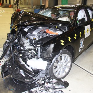Lexus IS 300h - Frontal crash test 2013 - after crash