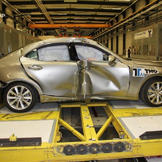 Lexus IS 300h - Pole crash test 2013 - after crash