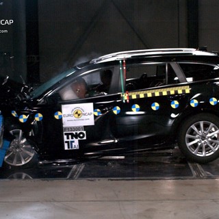 Mazda 6 - Frontal crash test 2013
