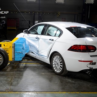 Qoros 3 Sedan -Side crash test 2013