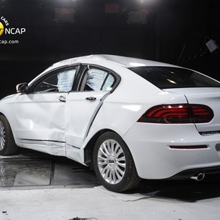 Qoros 3 Sedan  - Pole crash test 2013 - after crash