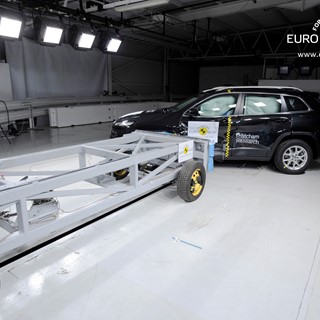Jeep Cherokee -Side crash test 2013 - after crash