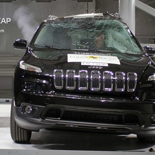 Jeep Cherokee - Pole crash test 2013