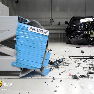 Jeep Cherokee - Frontal crash test 2013 - after crash
