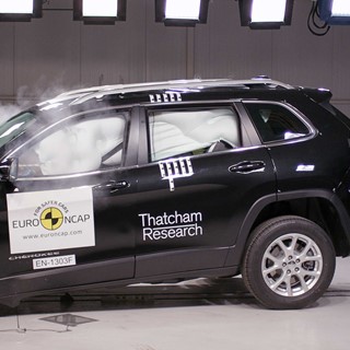 Jeep Cherokee  - Frontal crash test 2013