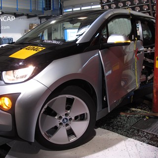 BMW i3 - Pole crash test 2013 - after crash