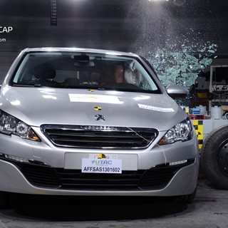 Peugeot 308 - Side crash test 2013