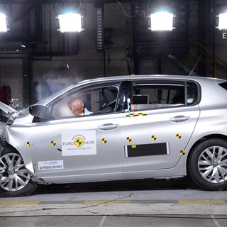 Peugeot 308  - Frontal crash test 2013