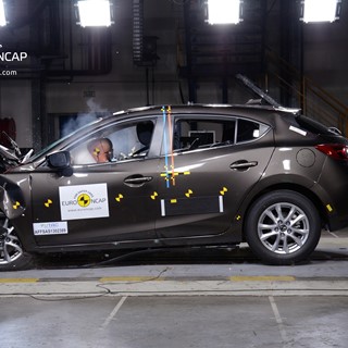 Mazda 3  - Frontal crash test 2013