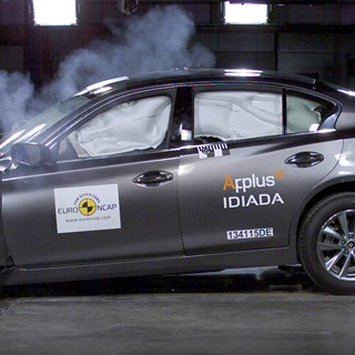 Infiniti Q50  - Frontal crash test 2013