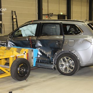 Mitsubishi Outlander PHEV - Side crash test 2013 - after crash