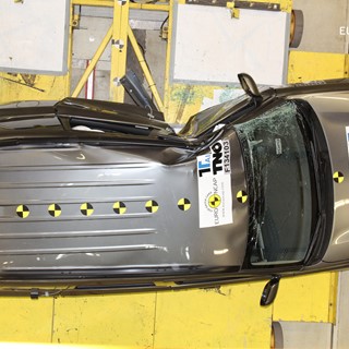 Mitsubishi Outlander PHEV -Pole crash test 2013 - after crash
