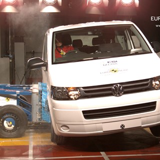 Volkswagen T5 - Side crash test 2013