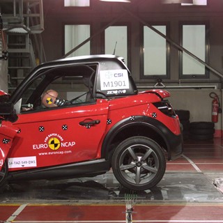 Tazzari ZERO   - Frontal crash test 2014