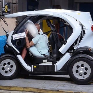 Renault Twizy 80  - Frontal crash test 2014
