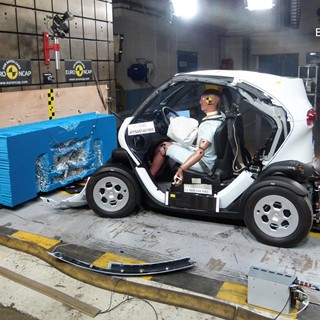 Renault Twizy 80 - Frontal crash test 2014 - after crash
