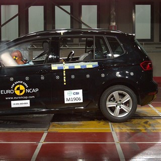 VW Golf Sportsvan  - Frontal crash test 2014