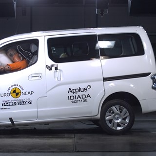 Nissan e-NV200 Evalia  - Frontal crash test 2014
