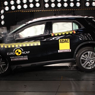 Mercedes-Benz GLA-Class  - Frontal crash test 2014