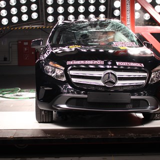Mercedes-Benz GLA-Class - Pole crash test 2014