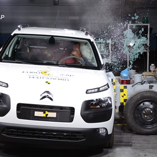 Citroën C4 Cactus  - Side crash test 2014