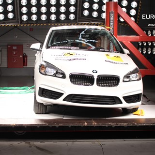 BMW 2 Series Active Tourer - Pole crash test 2014