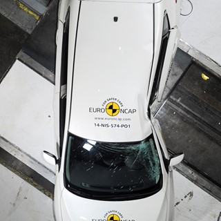 Nissan Pulsar  - Pole crash test 2014 - after crash