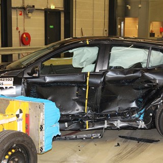 Renault Megane Hatch Reassessment - Side crash test 2014