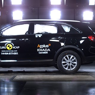 Kia Sorento  - Frontal crash test 2014