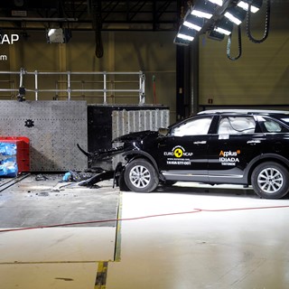 Kia Sorento - Frontal crash test 2014 - after crash