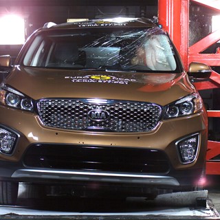 Kia Sorento - Pole crash test 2014