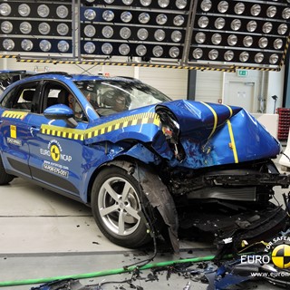 Porsche Macan - Frontal crash test 2014 - after crash
