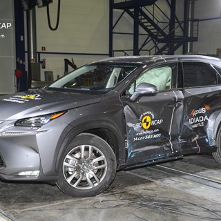 Lexus NX  - Side crash test 2014