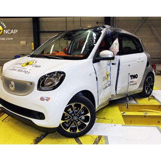 smart forfour  - Pole crash test 2014 - after crash