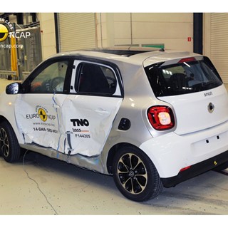 smart forfour  - Side crash test 2014