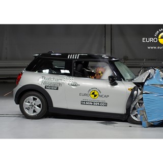 MINI Cooper  - Frontal crash test 2014