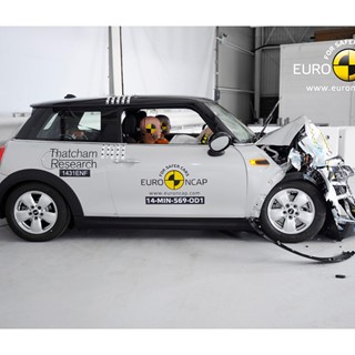 MINI Cooper - Frontal crash test 2014 - after crash