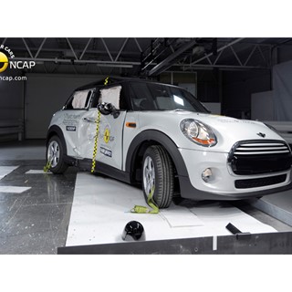 MINI Cooper  - Pole crash test 2014 - after crash