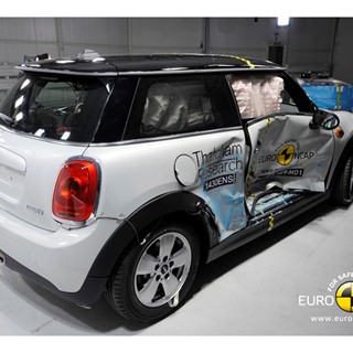 MINI Cooper  - Side crash test 2014