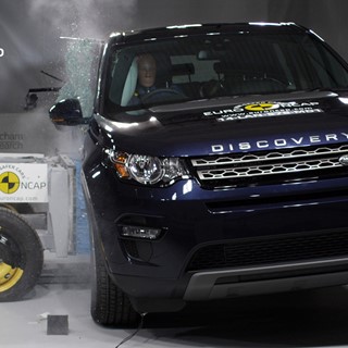 Land Rover Discovery Sport  - Side crash test 2014