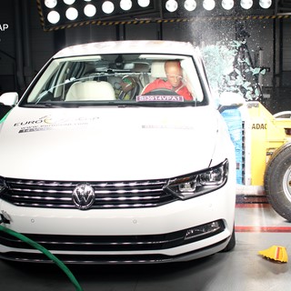 Volkswagen Passat  - Side crash test 2014