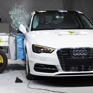 Audi A3 Sportback e-tron  - Side crash test 2014