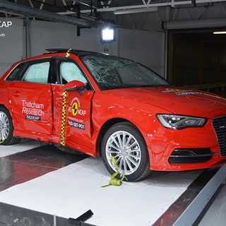 Audi A3 Sportback e-tron  - Pole crash test 2014 - after crash