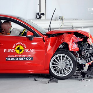 Audi A3 Sportback e-tron - Frontal crash test 2014 - after crash