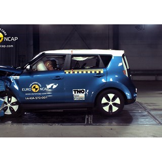 Kia Soul EV  - Frontal crash test 2014
